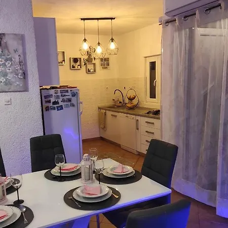Kuca Za Odmor Bodulski Raj 3R Case de vacanță