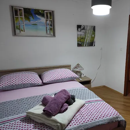 Kuca Za Odmor Bodulski Raj 3R Case de vacanță